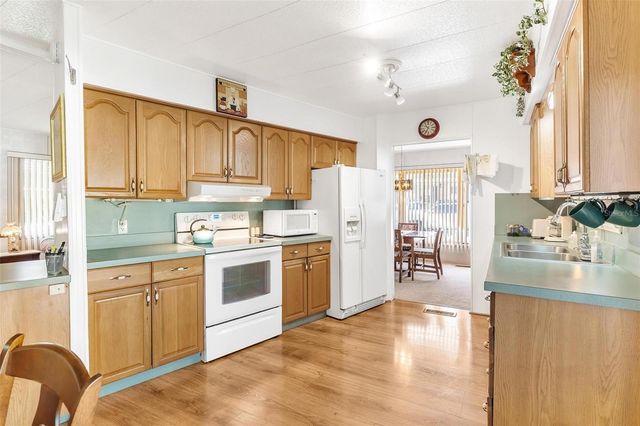 97 HICKORY LANE, Eustis, FL 32726