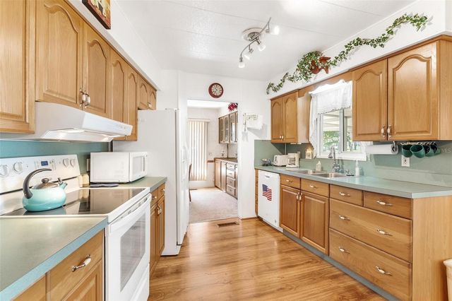 97 HICKORY LANE, Eustis, FL 32726