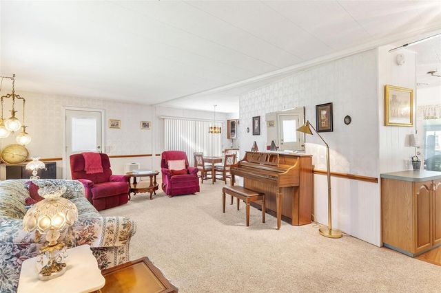 97 HICKORY LANE, Eustis, FL 32726