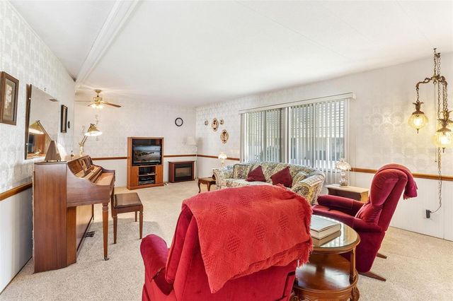 97 HICKORY LANE, Eustis, FL 32726