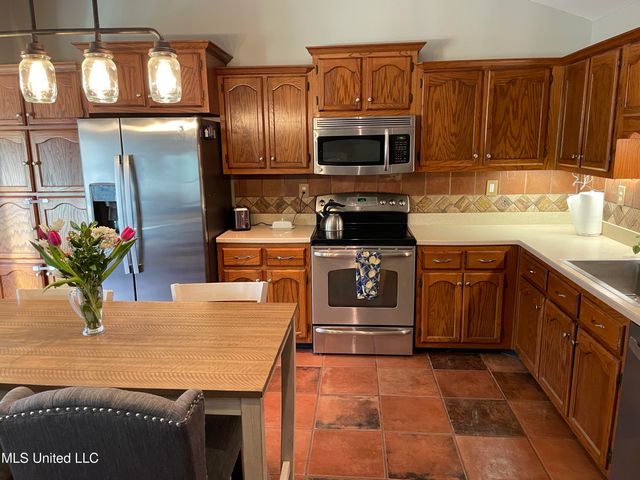 1915 Gayfer Drive, Horn Lake, MS 38637