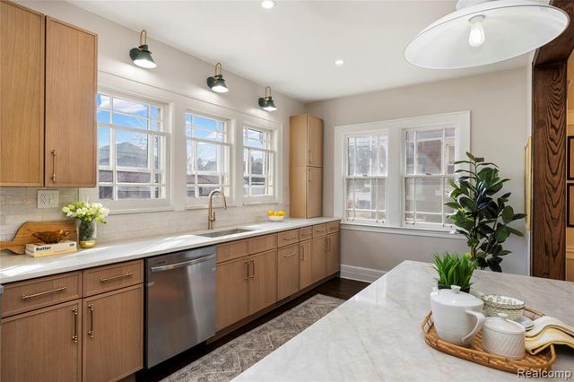 2295 Atkinson Street, Detroit, MI 48206