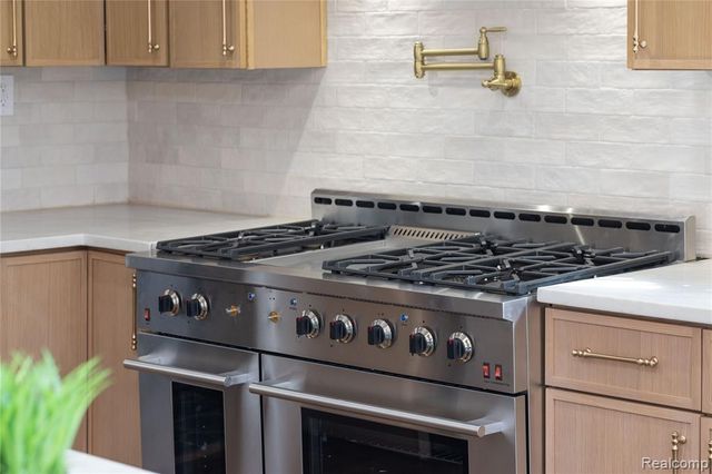 2295 Atkinson Street, Detroit, MI 48206