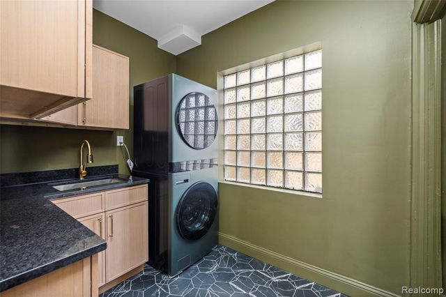 2295 Atkinson Street, Detroit, MI 48206