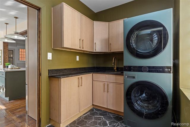 2295 Atkinson Street, Detroit, MI 48206