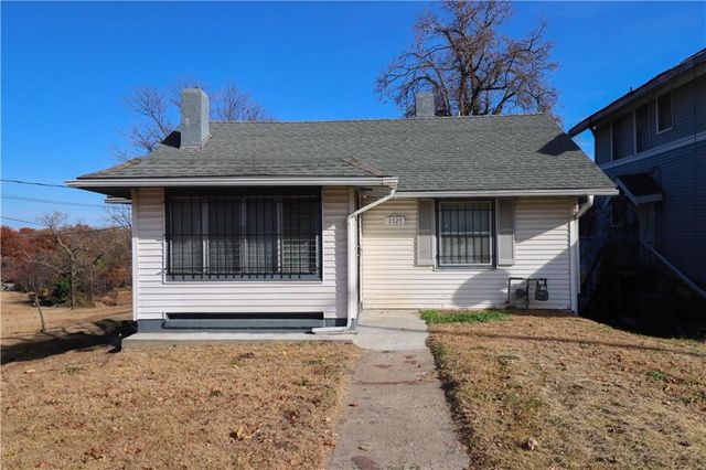 2727 10TH Street, Kansas City, KS 66104