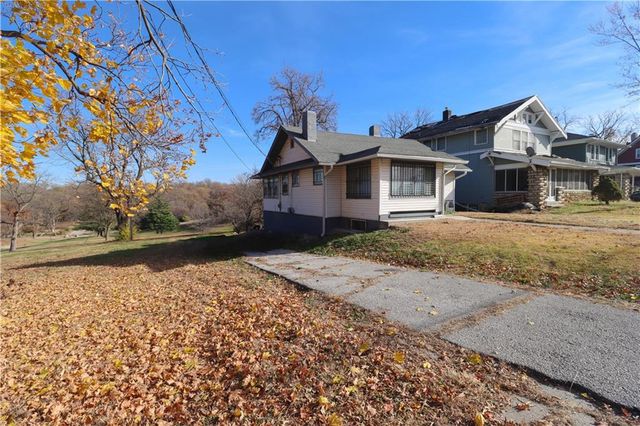 2727 10TH Street, Kansas City, KS 66104