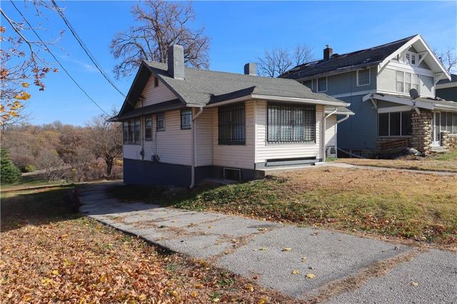 2727 10TH Street, Kansas City, KS 66104