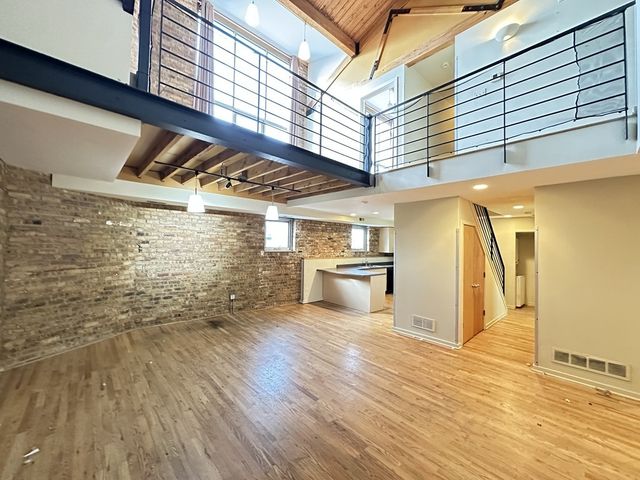 933 W Irving Park Road C, Chicago, IL 60613