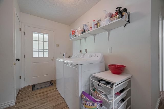 35 County Road 2292, Cleveland, TX 77327
