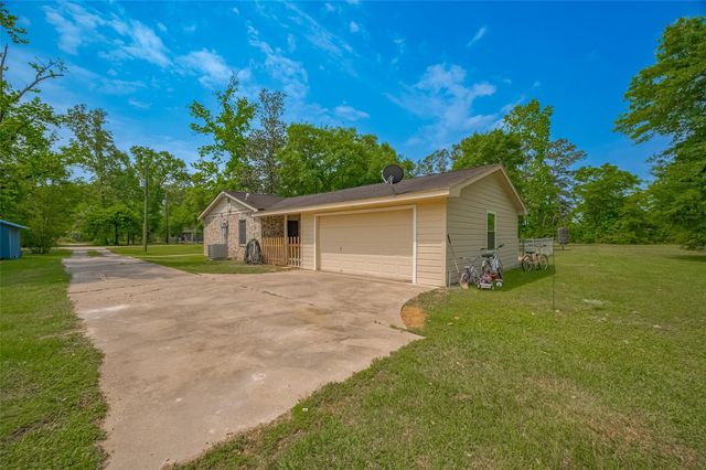 35 County Road 2292, Cleveland, TX 77327