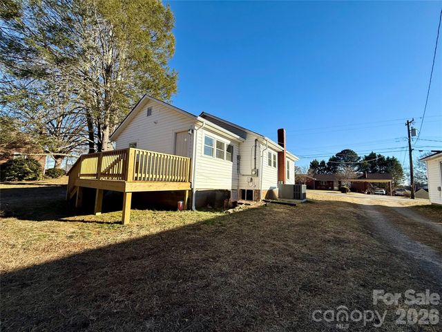 438 Pop Davis Road, Taylorsville, NC 28681