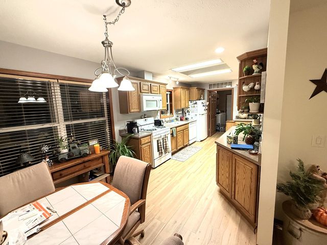 405 CLUB Circle, Belvidere, IL 61008