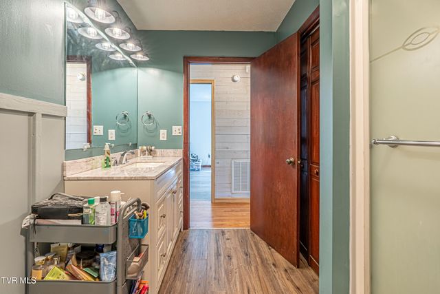 19657 Jeb Stuart Highway, Abingdon, VA 24211
