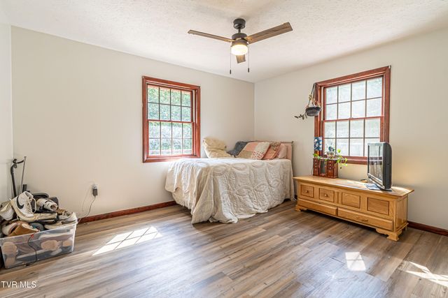 19657 Jeb Stuart Highway, Abingdon, VA 24211