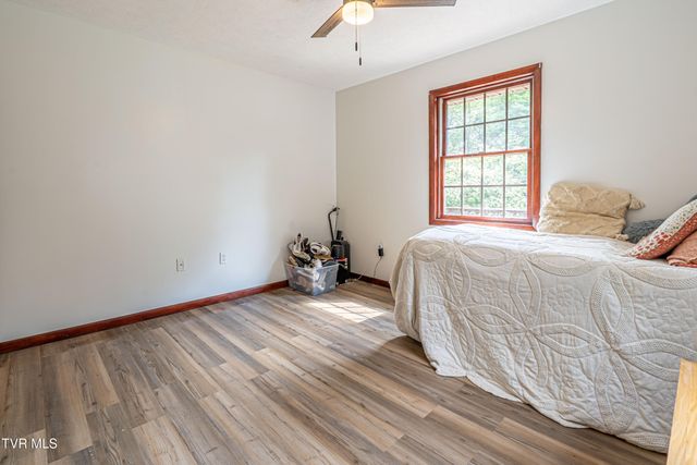 19657 Jeb Stuart Highway, Abingdon, VA 24211