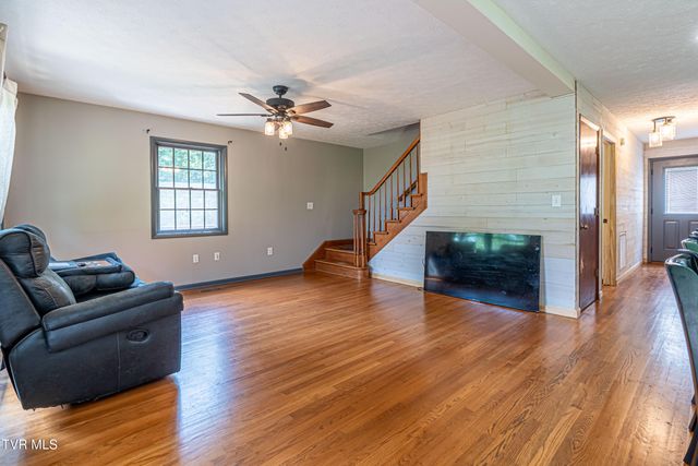 19657 Jeb Stuart Highway, Abingdon, VA 24211