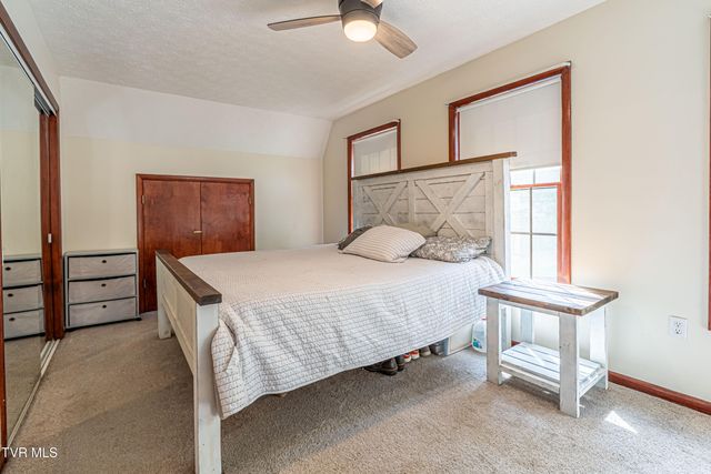 19657 Jeb Stuart Highway, Abingdon, VA 24211