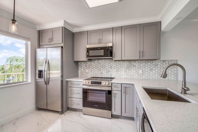6795 Huntington Lane 406, Delray Beach, FL 33446