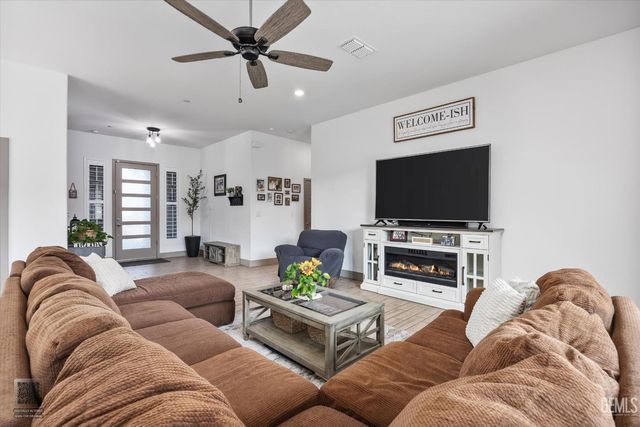 3206 Spruce Park Way, Shafter, CA 93263