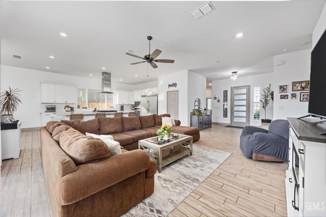 3206 Spruce Park Way, Shafter, CA 93263