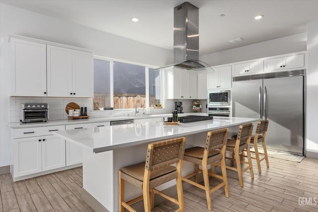 3206 Spruce Park Way, Shafter, CA 93263