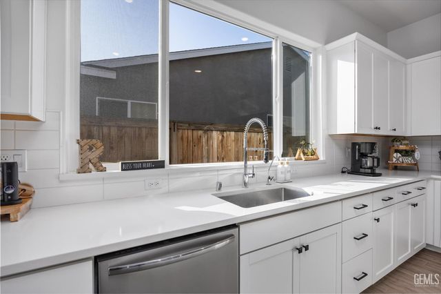 3206 Spruce Park Way, Shafter, CA 93263