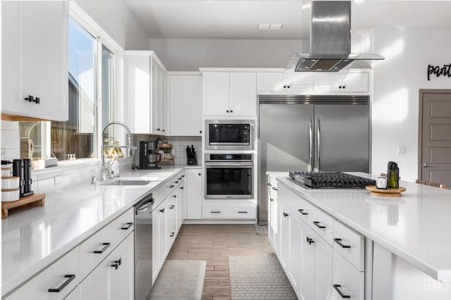 3206 Spruce Park Way, Shafter, CA 93263