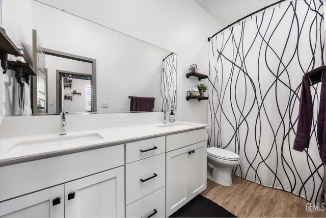 3206 Spruce Park Way, Shafter, CA 93263