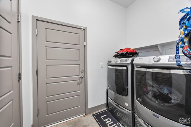 3206 Spruce Park Way, Shafter, CA 93263