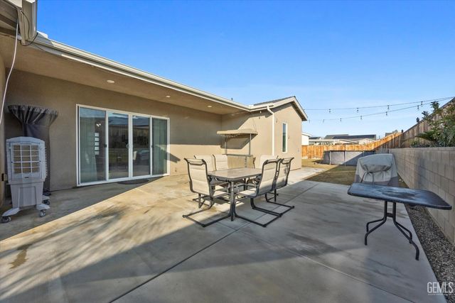 3206 Spruce Park Way, Shafter, CA 93263