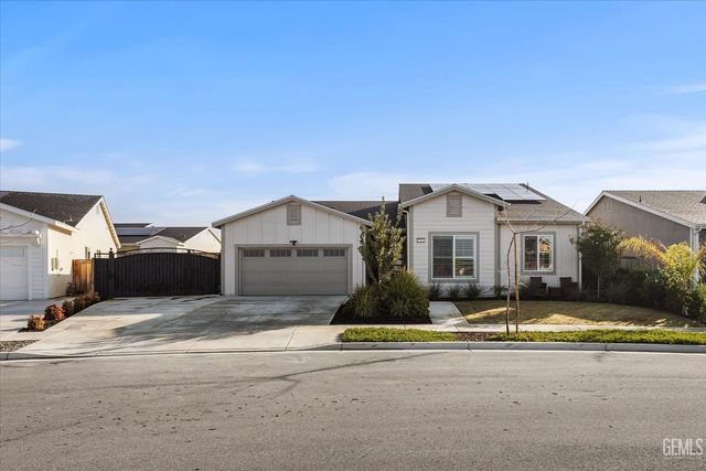 3206 Spruce Park Way, Shafter, CA 93263