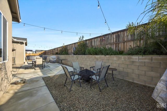 3206 Spruce Park Way, Shafter, CA 93263