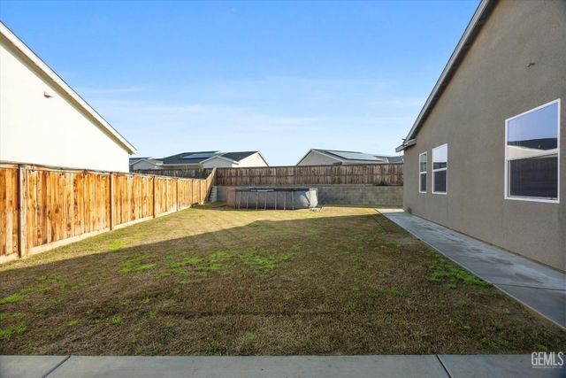 3206 Spruce Park Way, Shafter, CA 93263