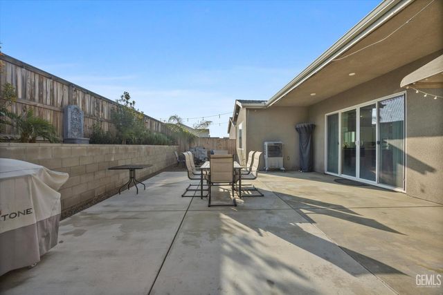 3206 Spruce Park Way, Shafter, CA 93263