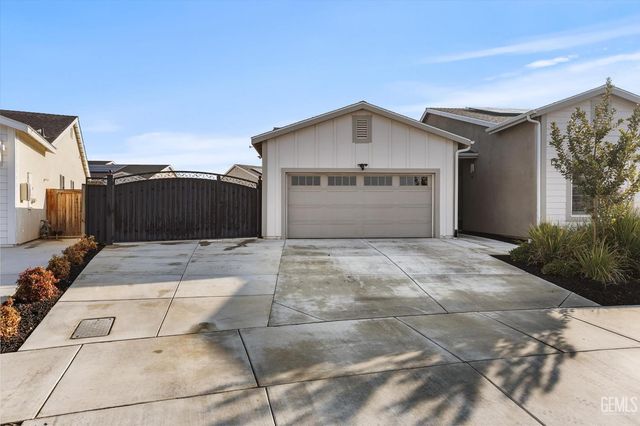 3206 Spruce Park Way, Shafter, CA 93263