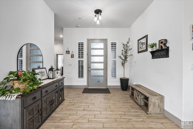 3206 Spruce Park Way, Shafter, CA 93263