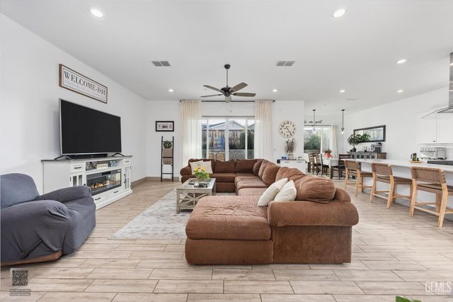 3206 Spruce Park Way, Shafter, CA 93263