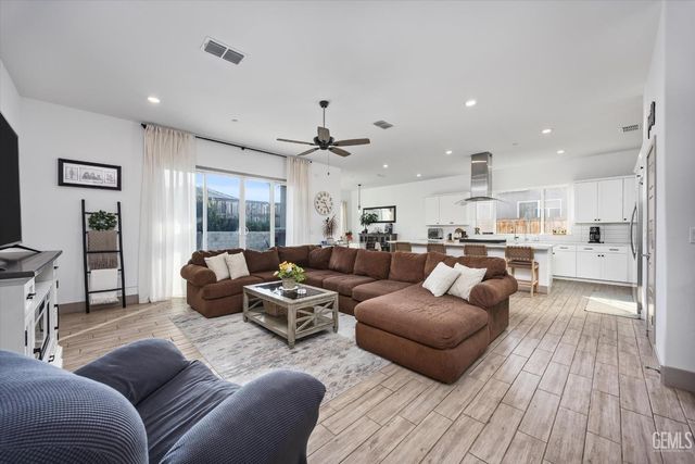 3206 Spruce Park Way, Shafter, CA 93263