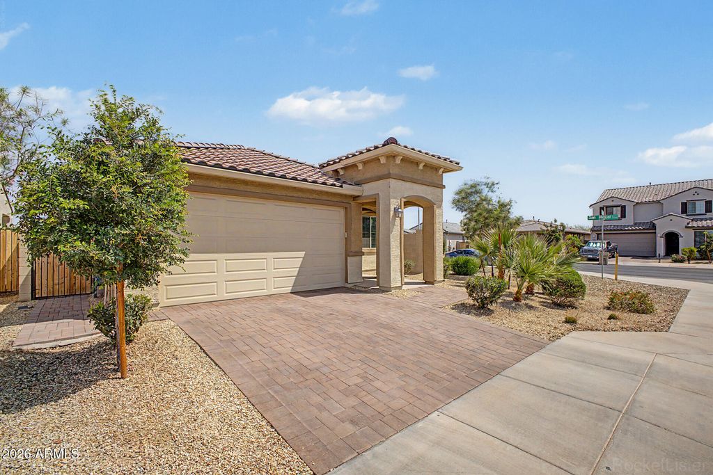 8954 W SAN JUAN Avenue, Glendale, AZ 85305