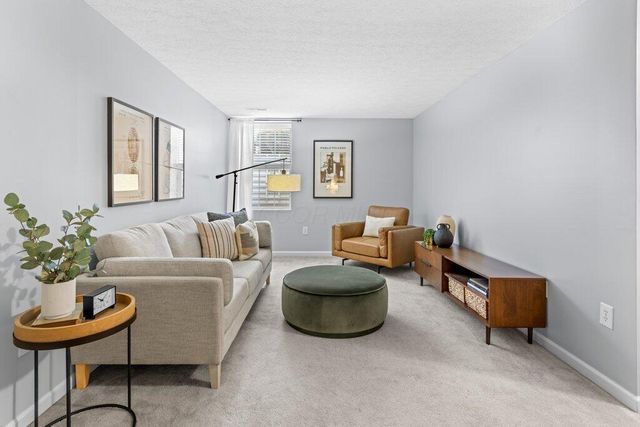 7415 Cayman Lane, Worthington, OH 43085