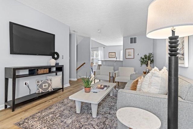 7415 Cayman Lane, Worthington, OH 43085