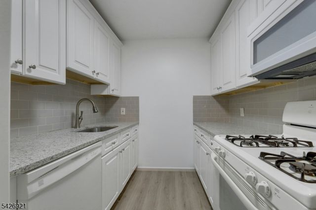 846 Riverside Ave 202, Lyndhurst Twp., NJ 07071