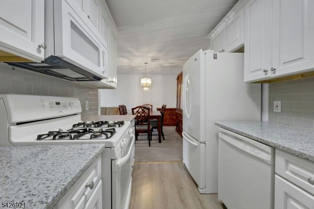 846 Riverside Ave 202, Lyndhurst Twp., NJ 07071