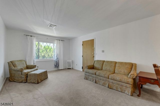 846 Riverside Ave 202, Lyndhurst Twp., NJ 07071