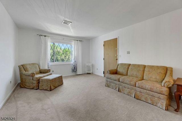 846 Riverside Ave 202, Lyndhurst Twp., NJ 07071