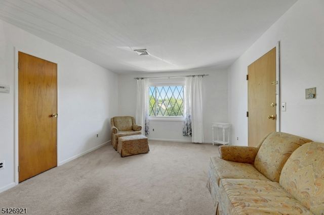 846 Riverside Ave 202, Lyndhurst Twp., NJ 07071