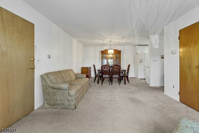 846 Riverside Ave 202, Lyndhurst Twp., NJ 07071