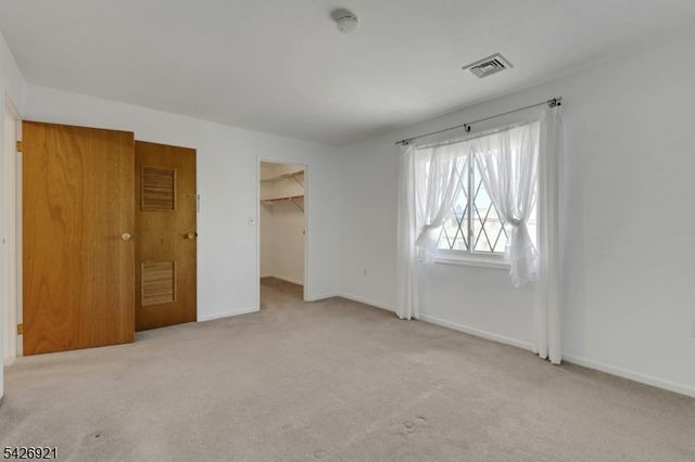 846 Riverside Ave 202, Lyndhurst Twp., NJ 07071