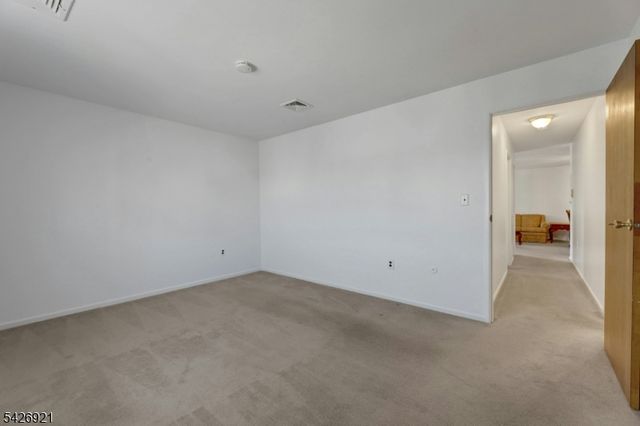 846 Riverside Ave 202, Lyndhurst Twp., NJ 07071
